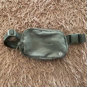Lululemon Everywhere Belt Bag 1L